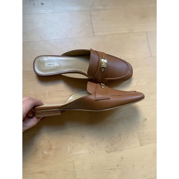 Michael Michael Kors BNWT "Ashley" tan brown logo plate mules women NEW - Picture 3 of 8